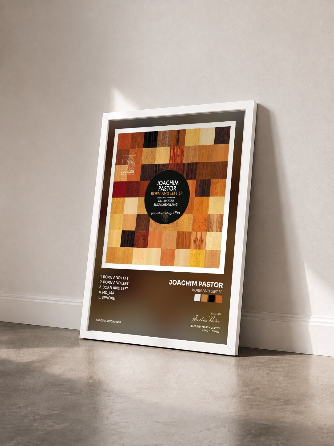 #blanc Tableau de l'album Born and Left EP de Joachim Pastor vu de trois quarts, cadre blanc
