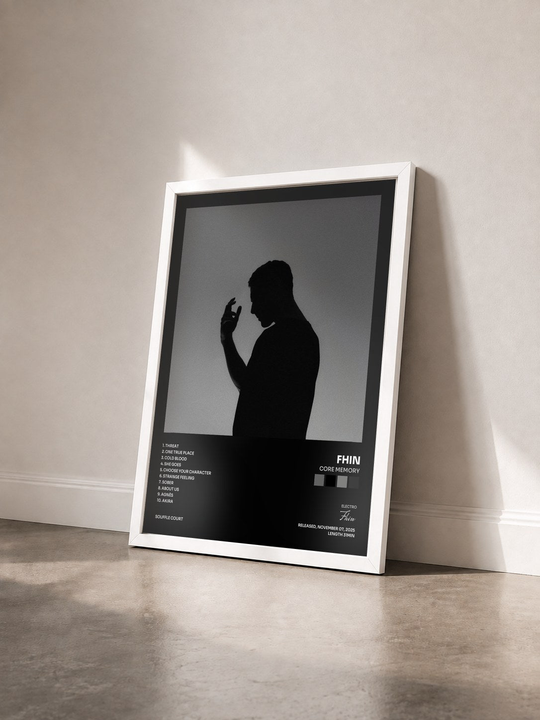 #blanc Tableau de l'album Core Memory de Fhin vu de trois quarts, cadre blanc