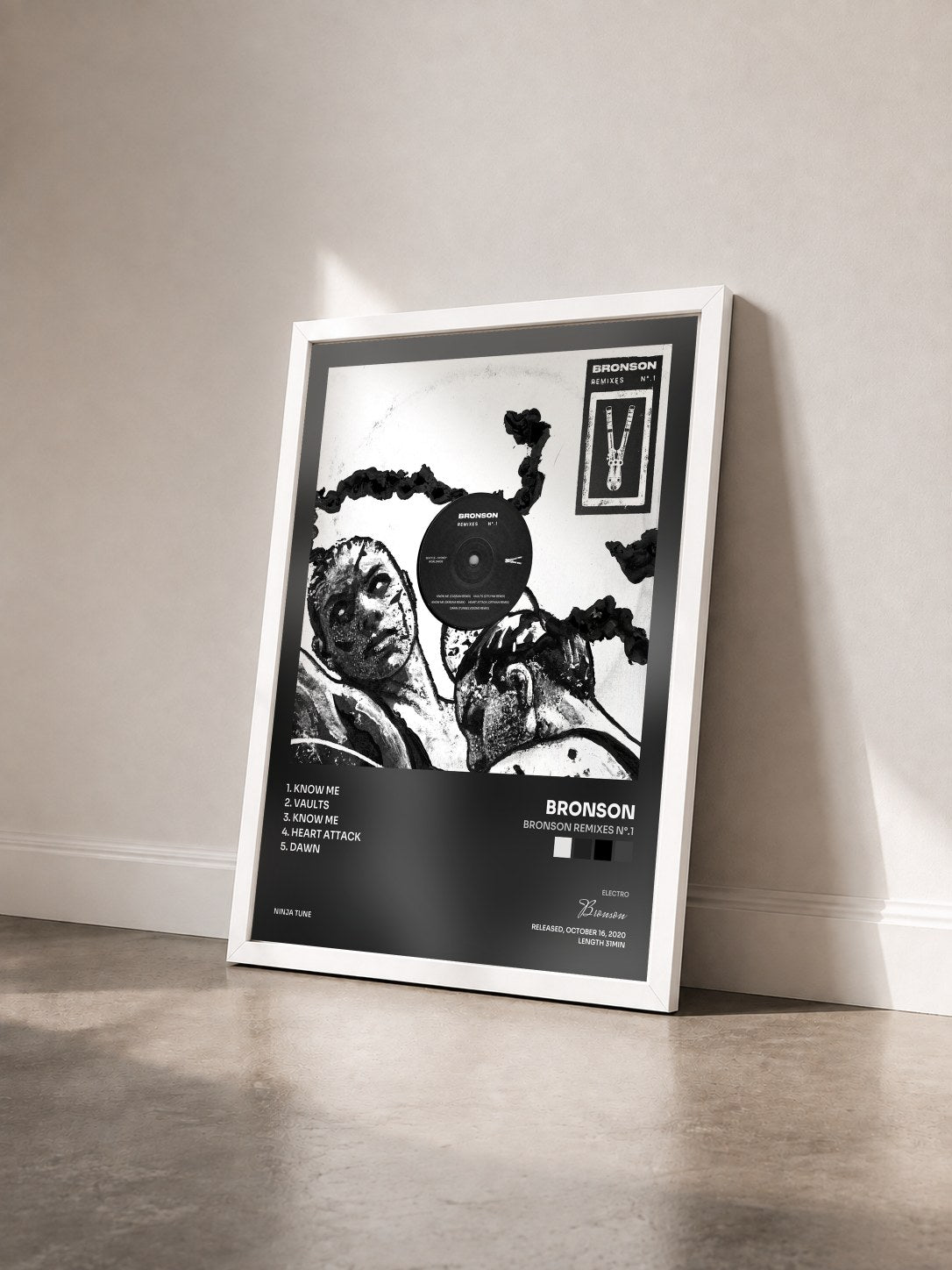 #blanc Tableau de l'album BRONSON Remixes N°.1 de Bronson vu de trois quarts, cadre blanc