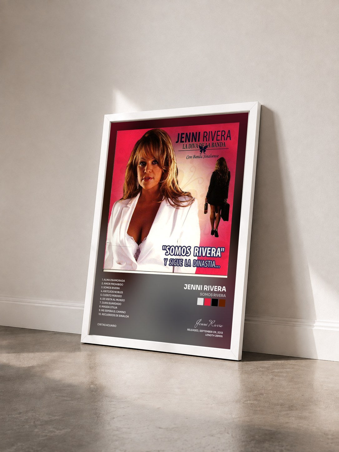 #blanc Tableau de l'album Somos Rivera de Jenni Rivera vu de trois quarts, cadre blanc