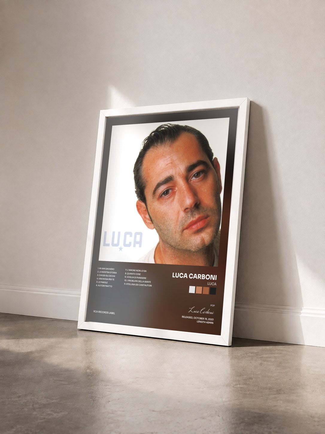 #blanc Tableau de l'album Luca de Luca Carboni vu de trois quarts, cadre blanc