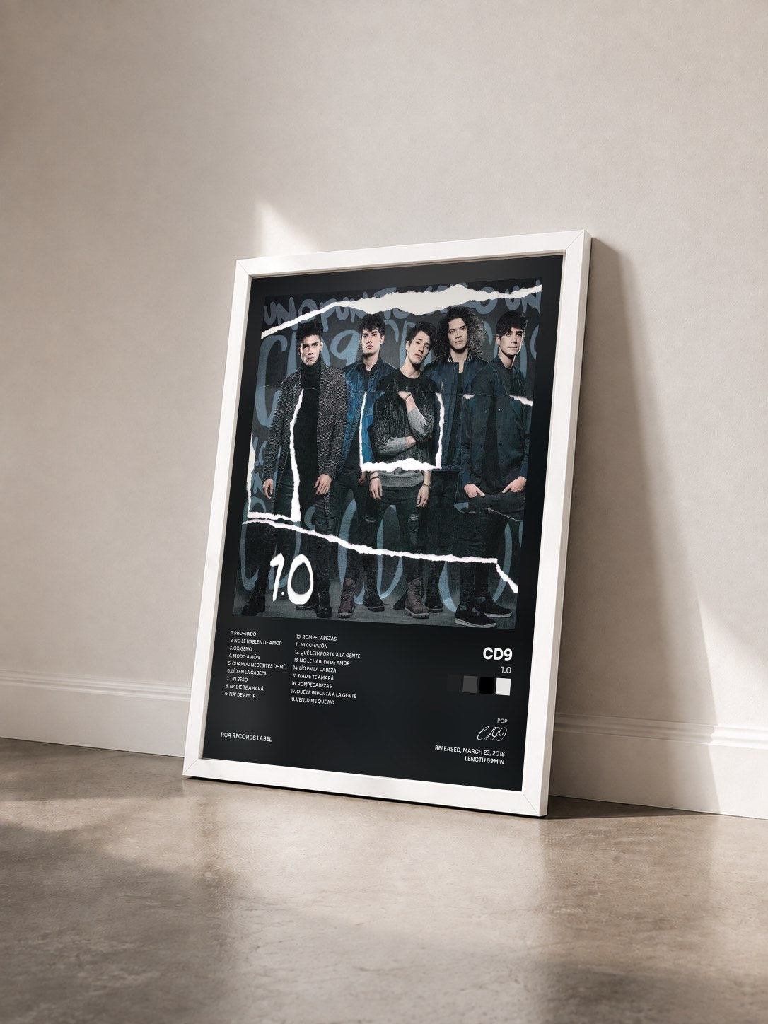 #blanc Tableau de l'album 1.0 de CD9 vu de trois quarts, cadre blanc