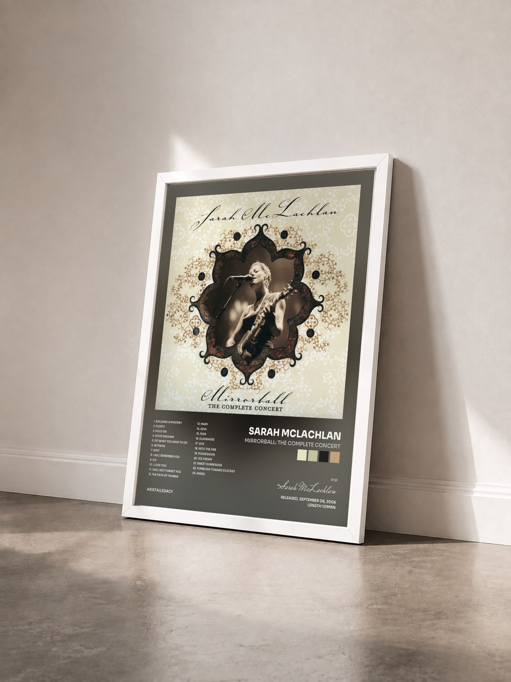 #blanc Tableau de l'album Mirrorball: The Complete Concert de Sarah McLachlan vu de trois quarts, cadre blanc