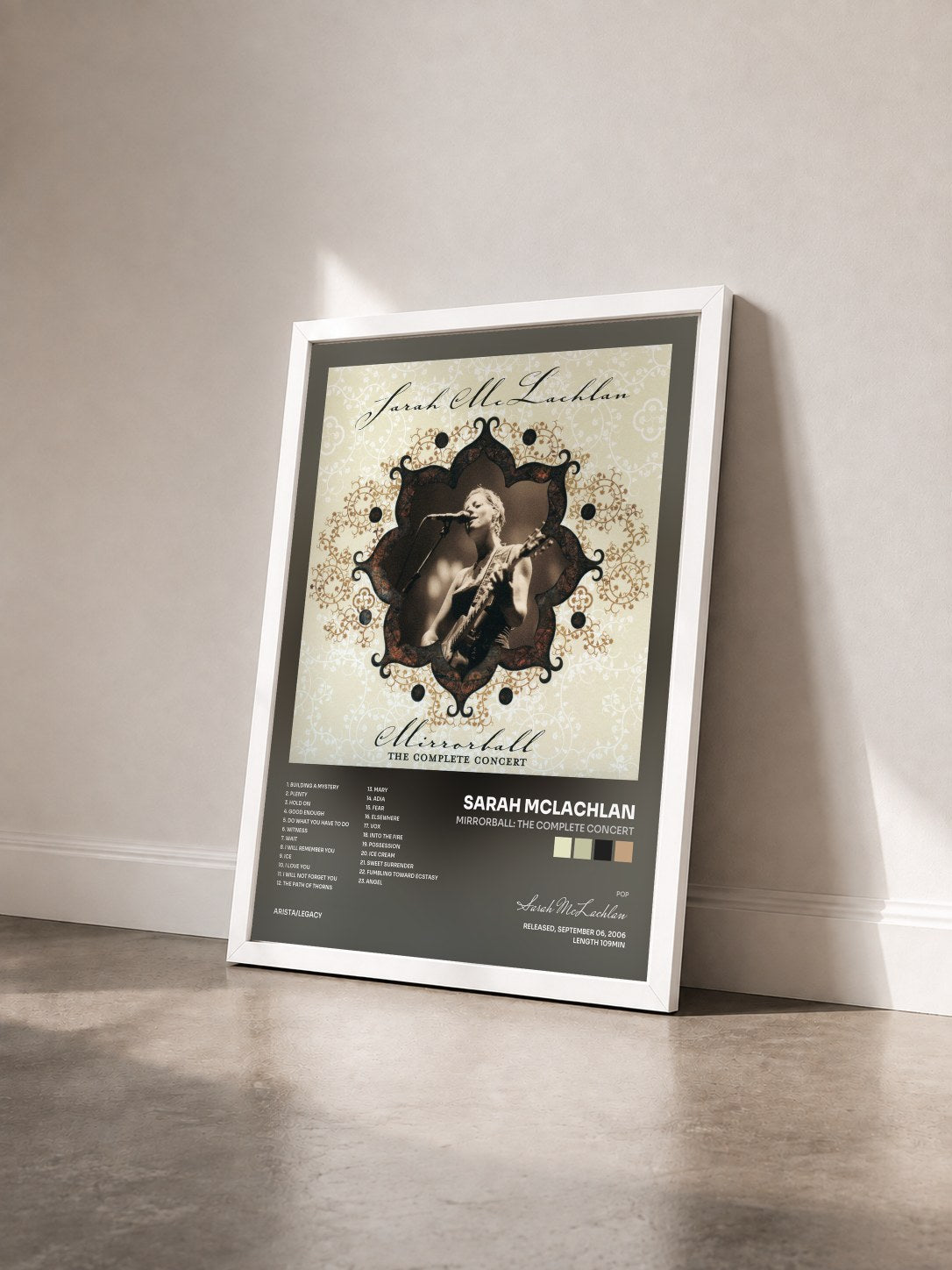 #blanc Tableau de l'album Mirrorball: The Complete Concert de Sarah McLachlan vu de trois quarts, cadre blanc