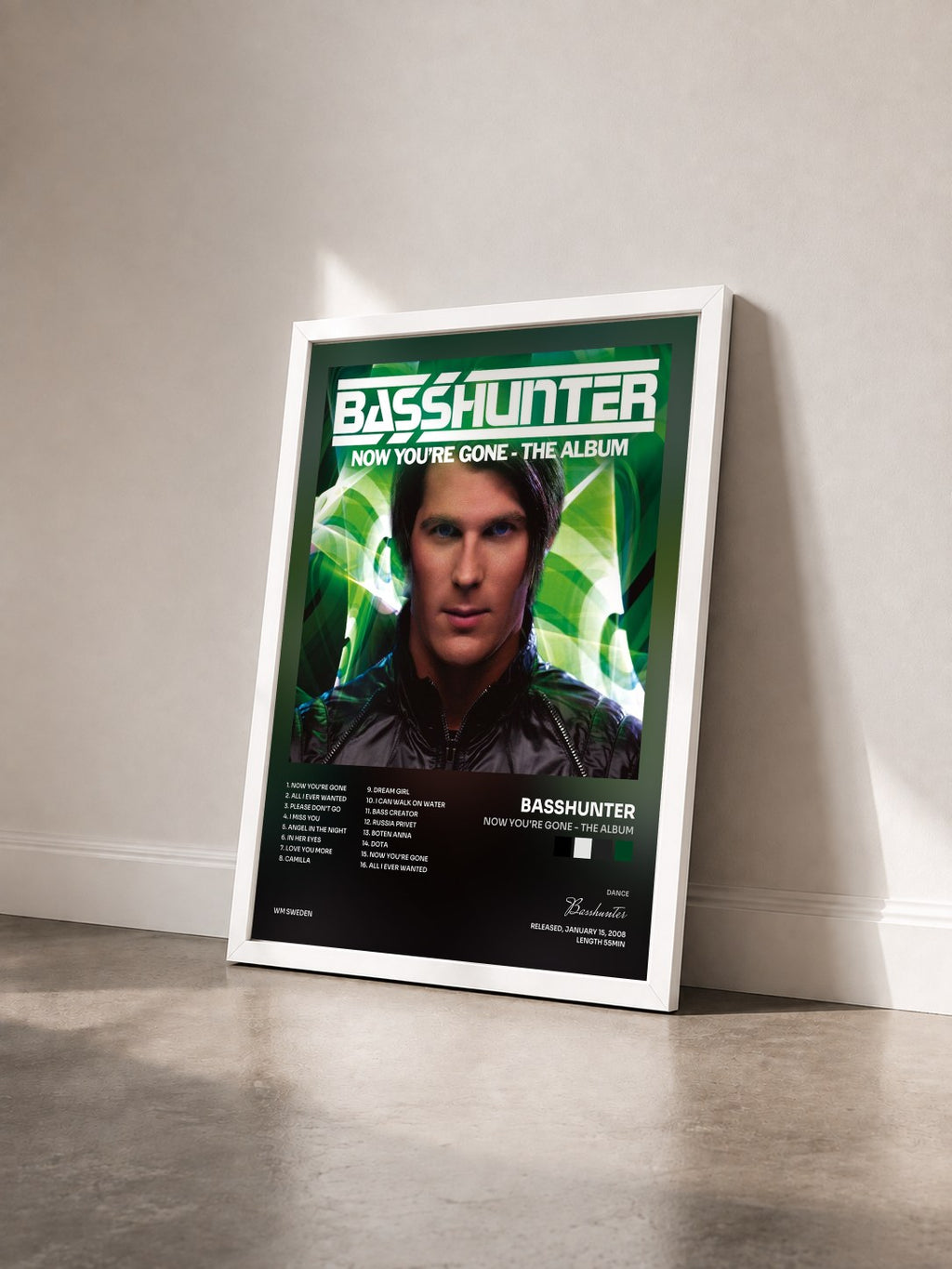 #blanc Now You're Gone - The Album di Basshunter in stampa incorniciata vista di tre quarti, cornice bianca