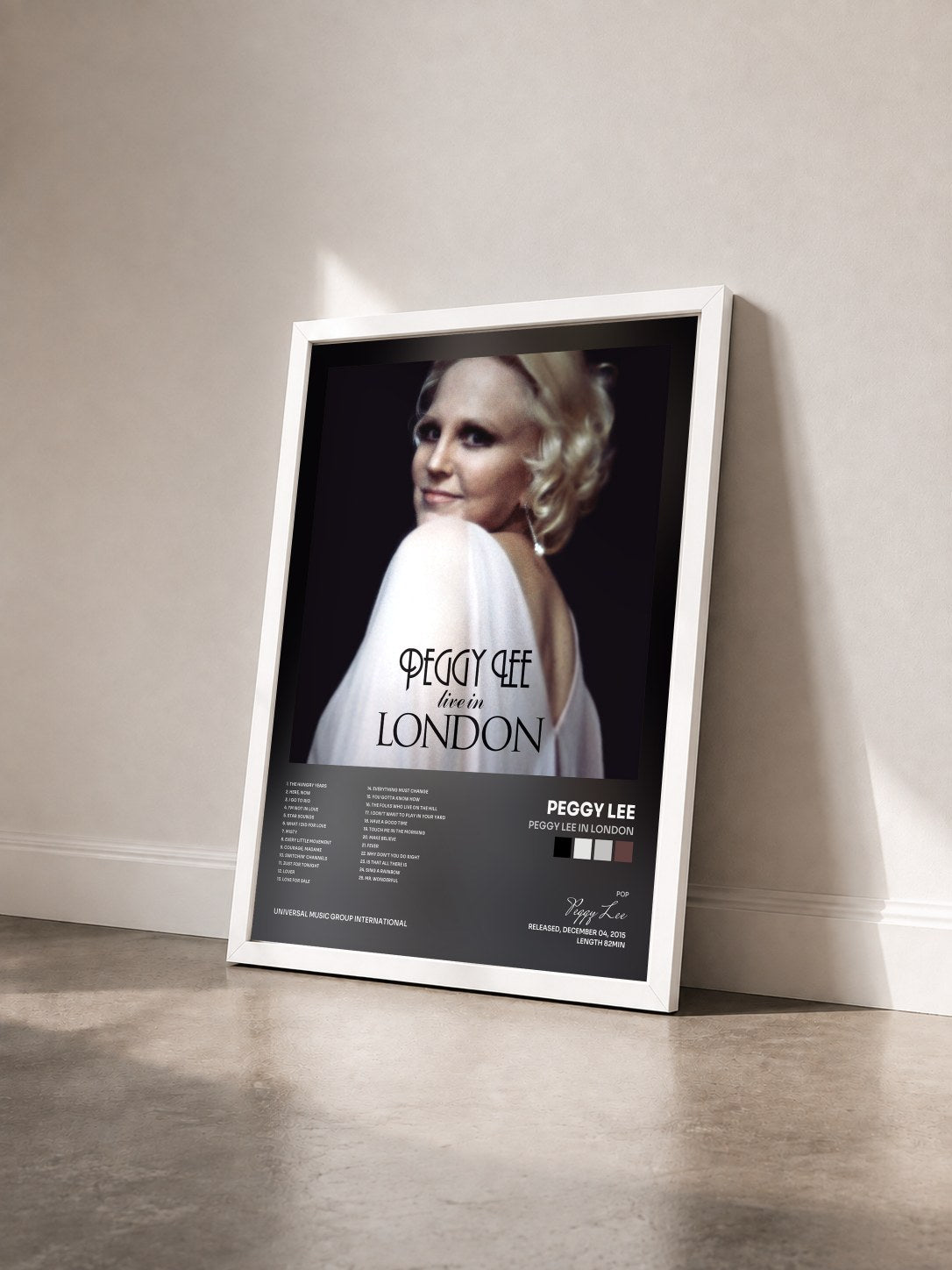 #blanc Tableau de l'album Peggy Lee In London de Peggy Lee vu de trois quarts, cadre blanc