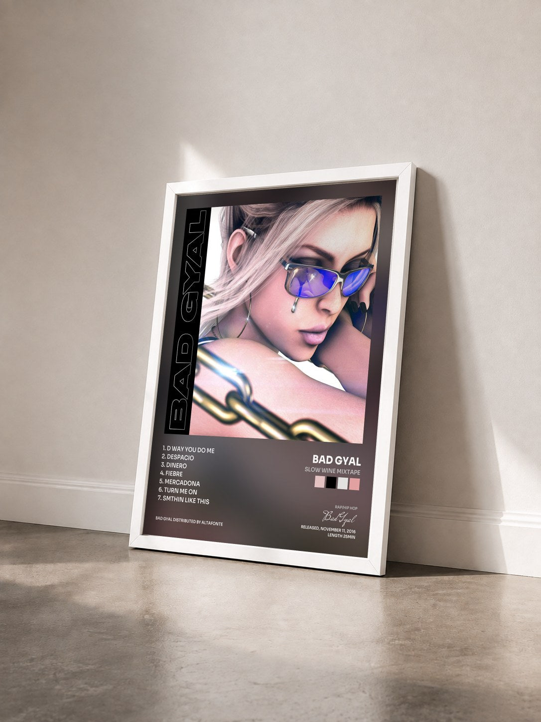 #blanc Tableau de l'album Slow Wine Mixtape de Bad Gyal vu de trois quarts, cadre blanc