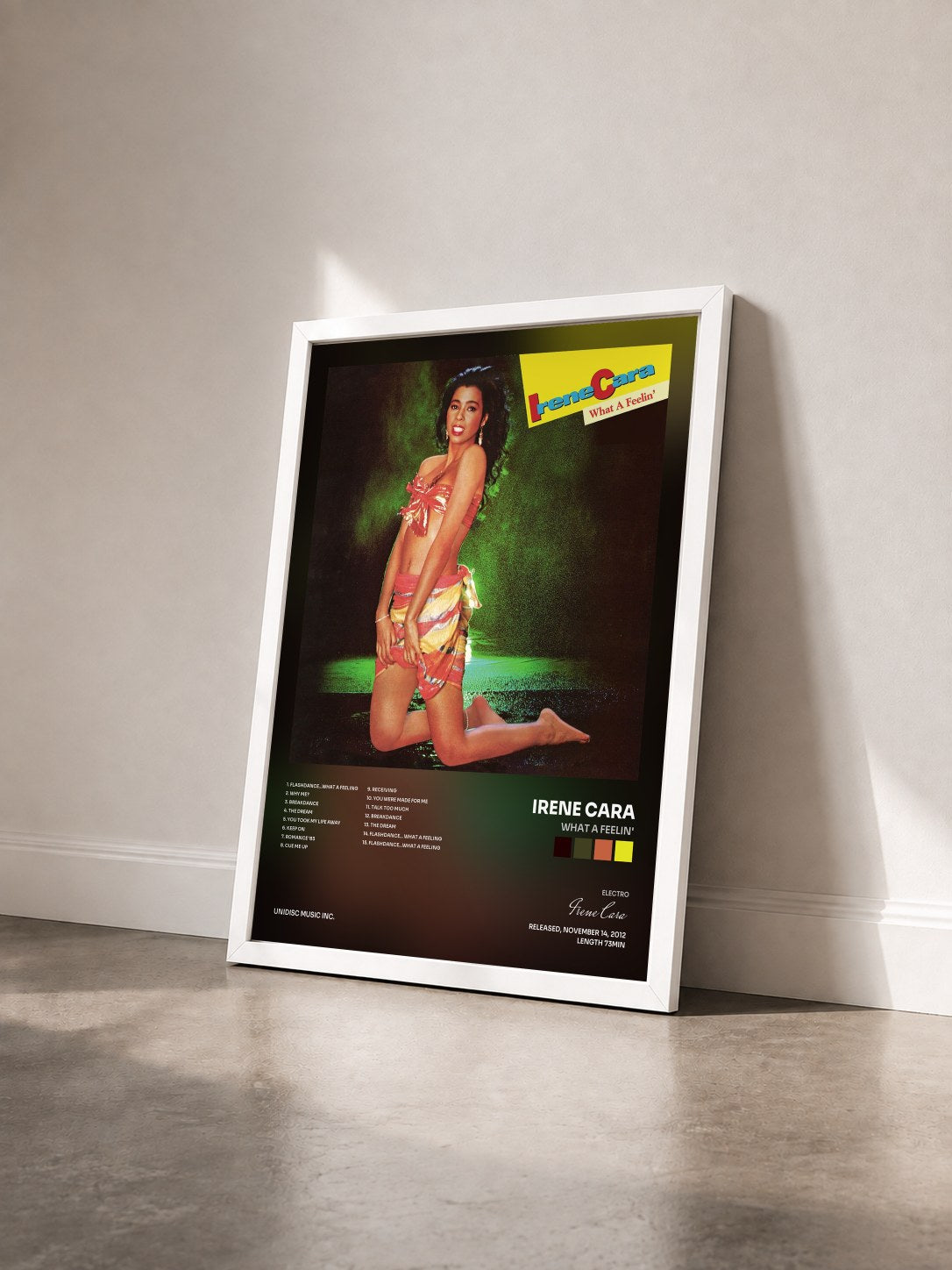 #blanc Tableau de l'album What a Feelin' de Irene Cara vu de trois quarts, cadre blanc