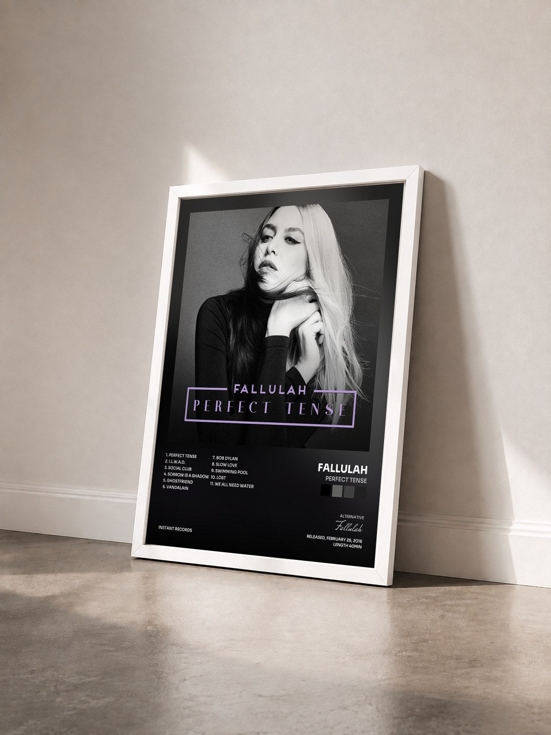 #blanc Tableau de l'album Perfect Tense de Fallulah vu de trois quarts, cadre blanc