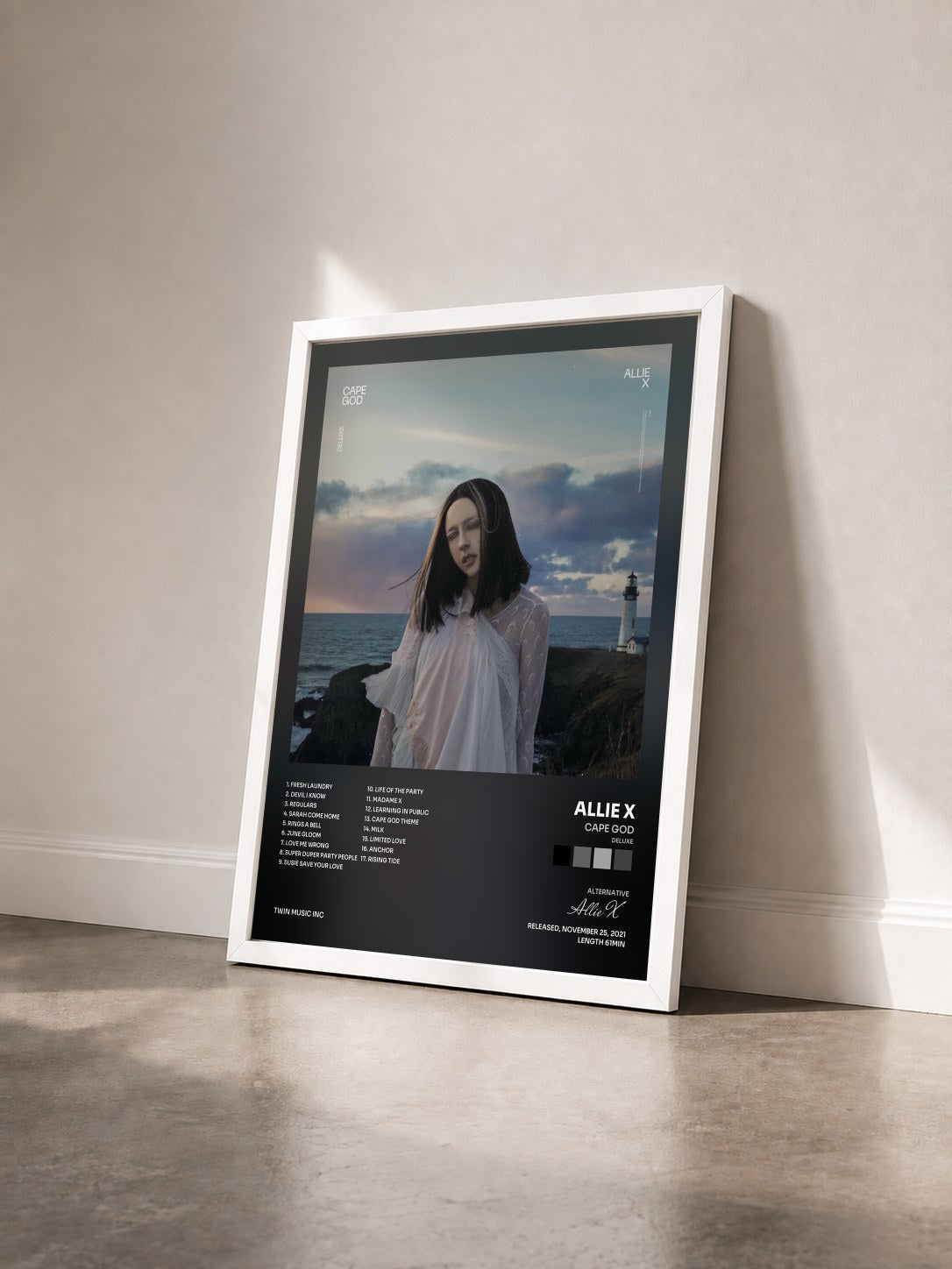 #blanc Tableau de l'album Cape God (Deluxe) de Allie X vu de trois quarts, cadre blanc