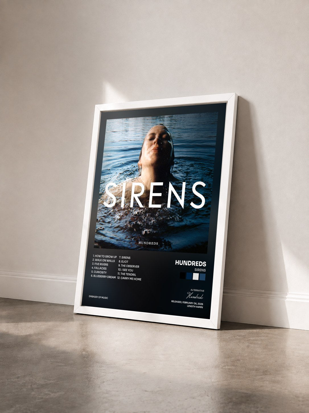 #blanc Tableau de l'album Sirens de Hundreds vu de trois quarts, cadre blanc