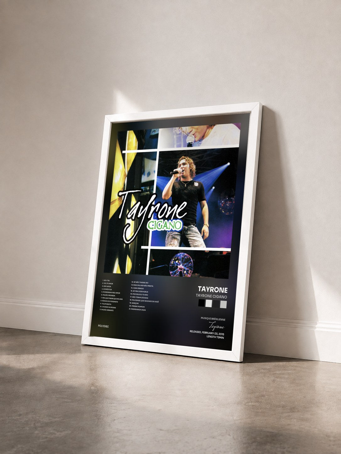 #blanc Tableau de l'album Tayrone Cigano de Tayrone vu de trois quarts, cadre blanc