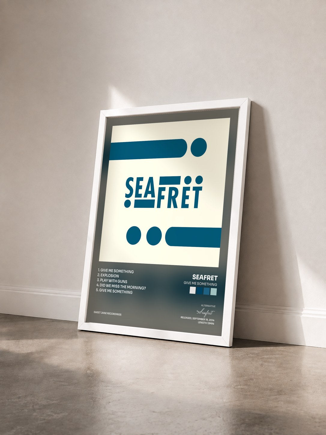 #blanc Tableau de l'album Give Me Something de Seafret vu de trois quarts, cadre blanc