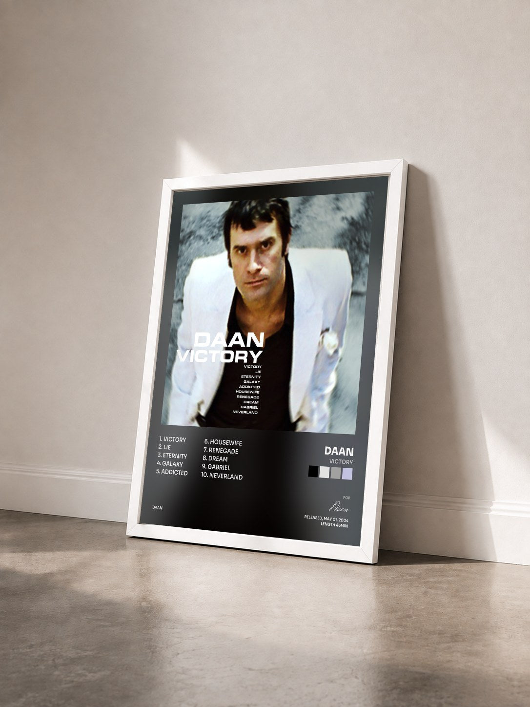 #blanc Tableau de l'album Victory de Daan vu de trois quarts, cadre blanc