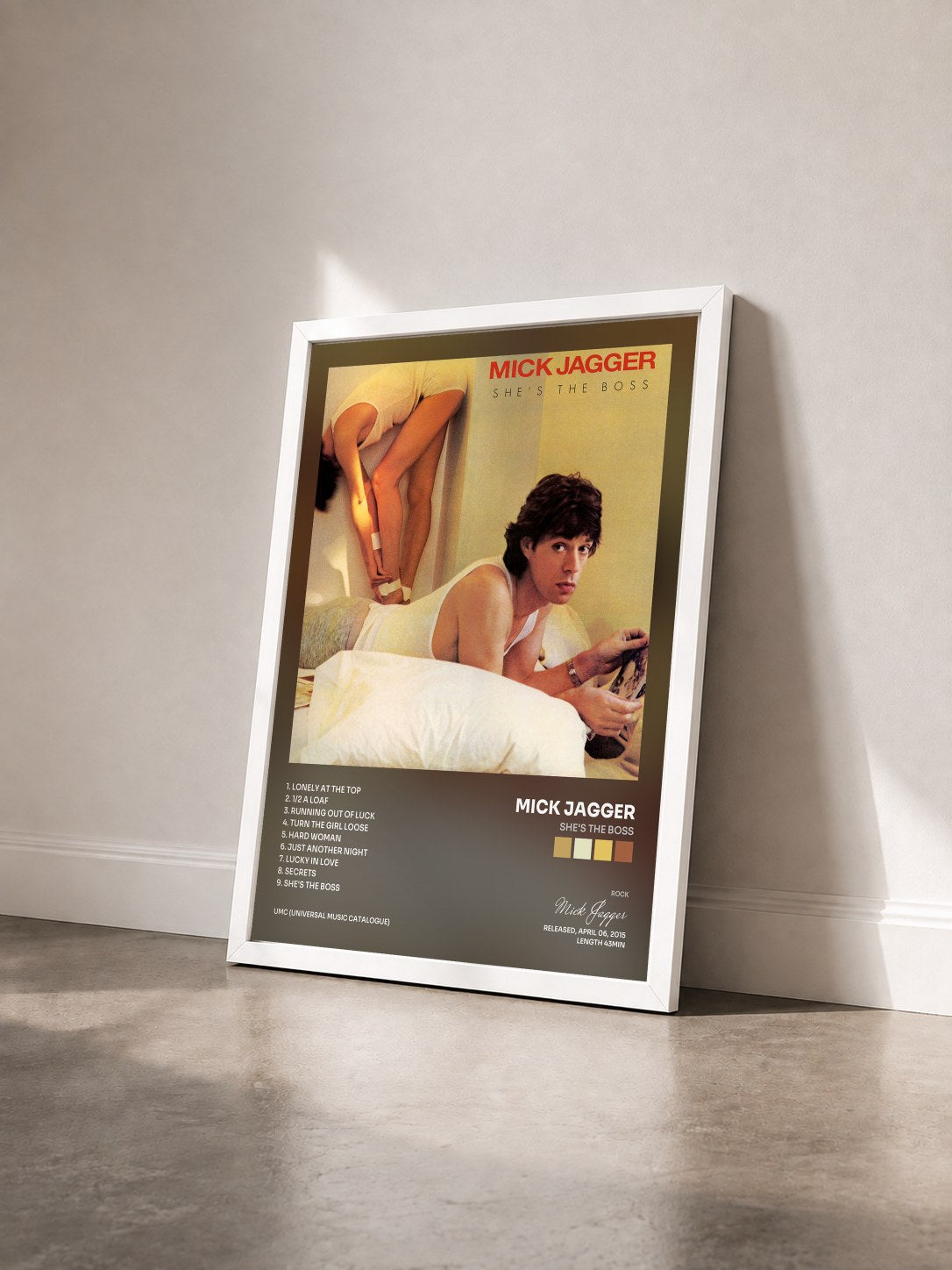 #blanc Tableau de l'album She's The Boss de Mick Jagger vu de trois quarts, cadre blanc