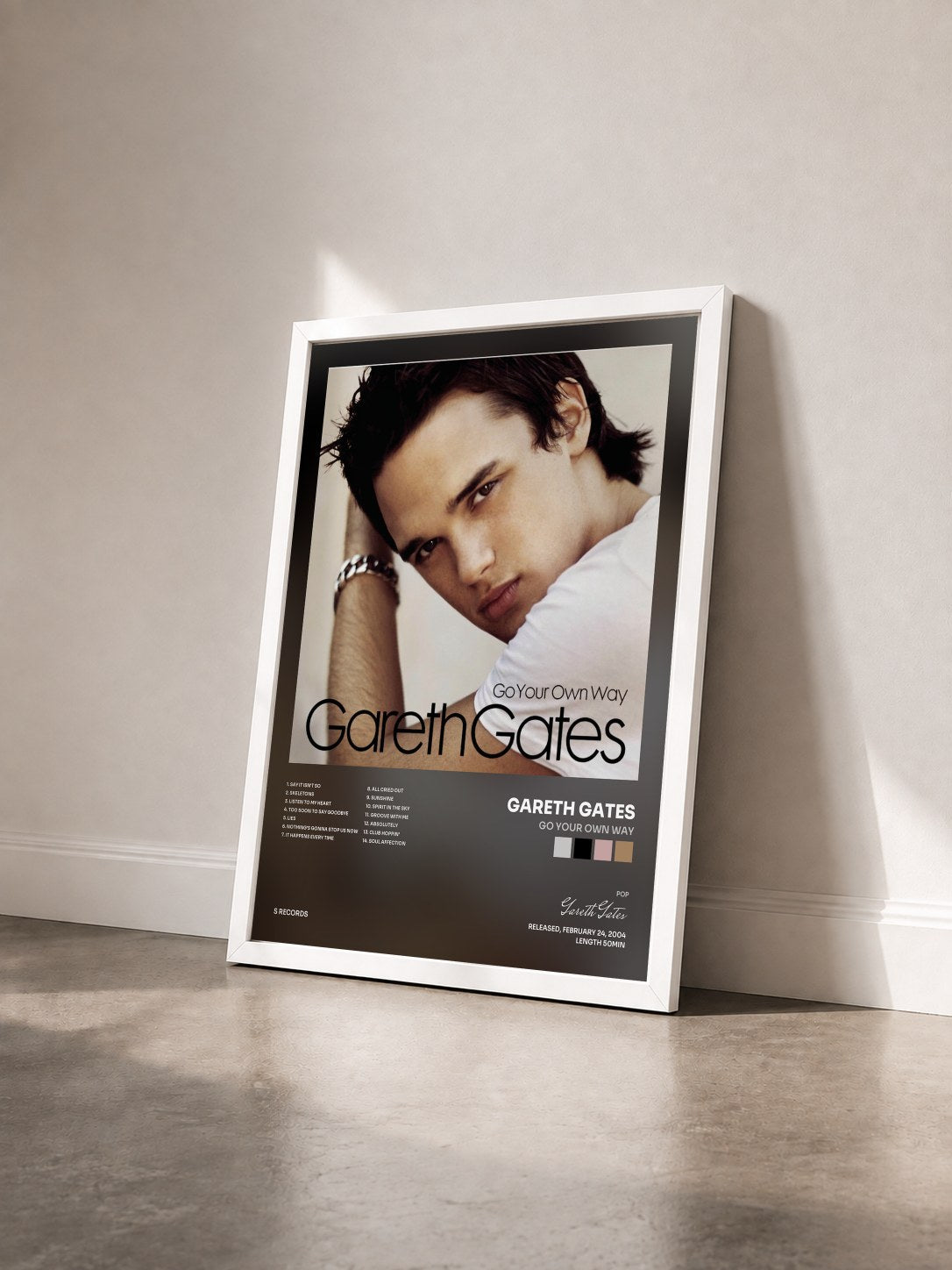 #blanc Tableau de l'album Go Your Own Way de Gareth Gates vu de trois quarts, cadre blanc