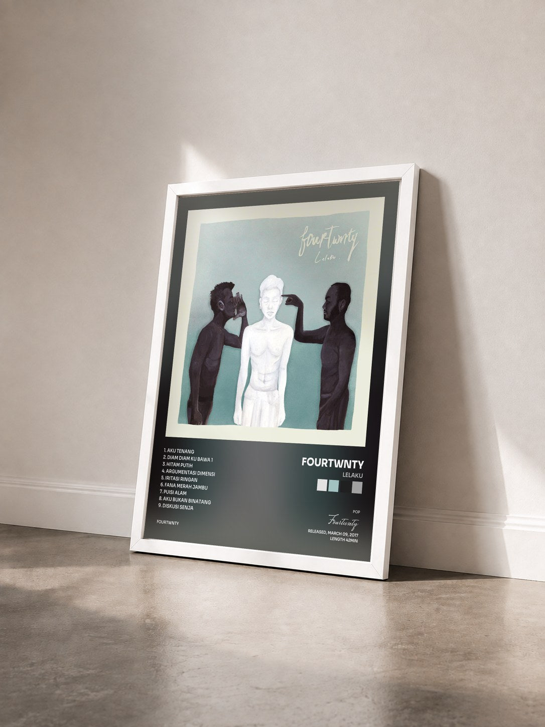 #blanc Tableau de l'album Lelaku de Fourtwnty vu de trois quarts, cadre blanc
