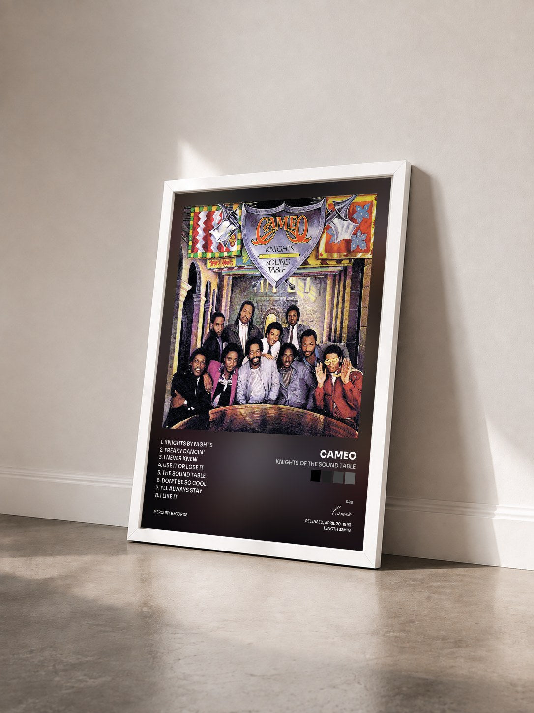 #blanc Tableau de l'album Knights Of The Sound Table de Cameo vu de trois quarts, cadre blanc