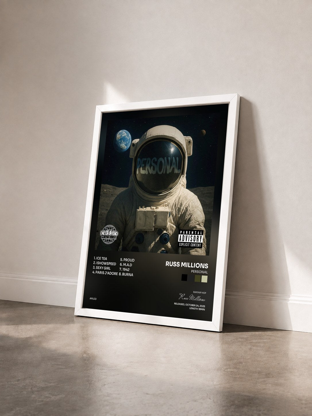 #blanc Tableau de l'album Personal de Russ Millions vu de trois quarts, cadre blanc