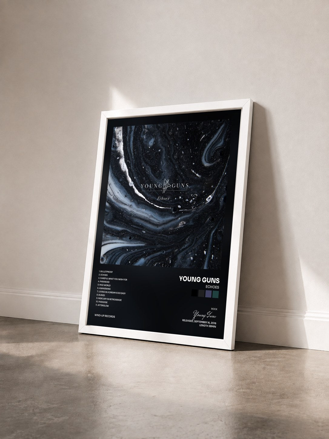 #blanc Tableau de l'album Echoes de Young Guns vu de trois quarts, cadre blanc