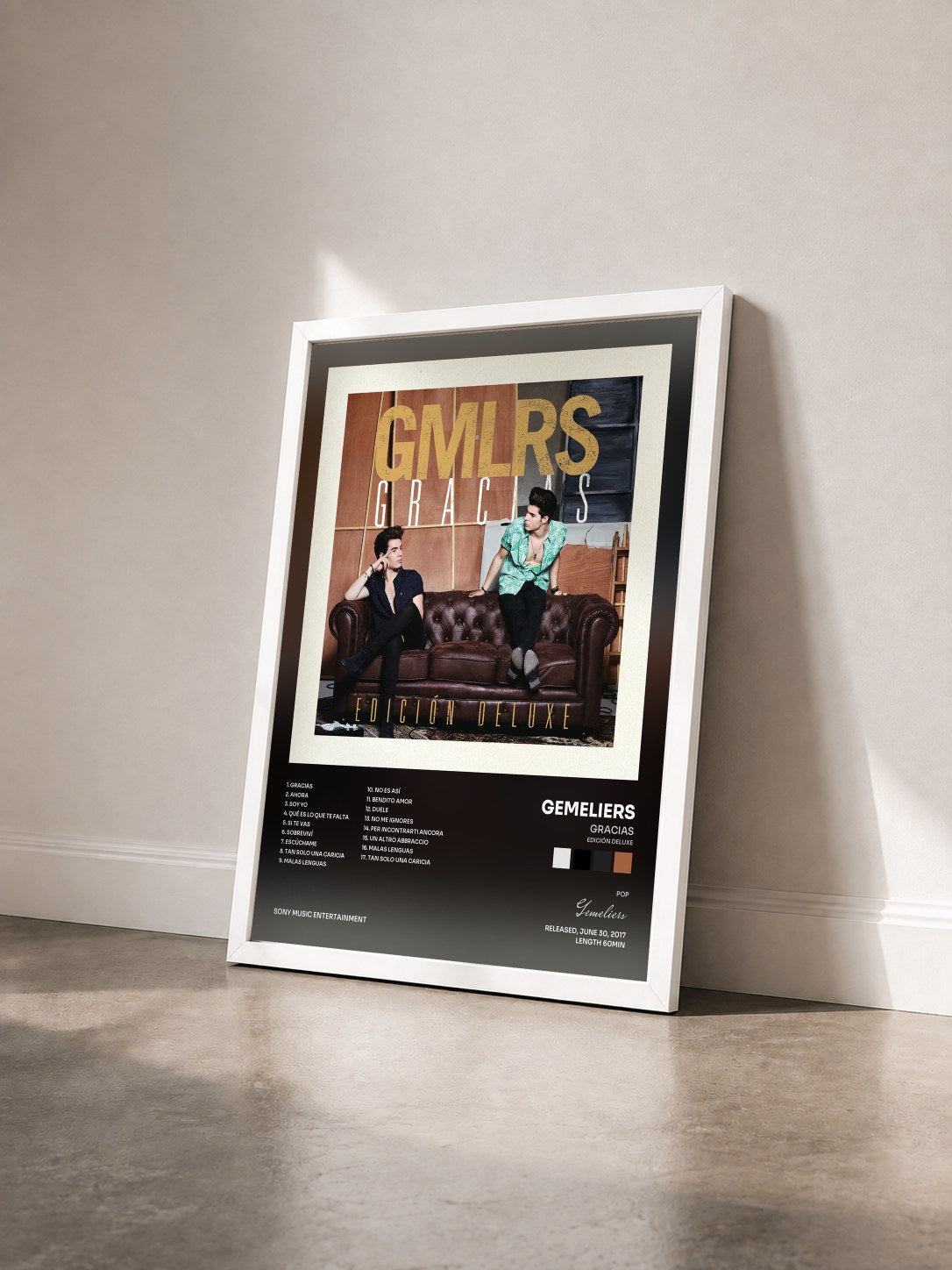 #blanc Tableau de l'album Gracias (Edición Deluxe) de Gemeliers vu de trois quarts, cadre blanc