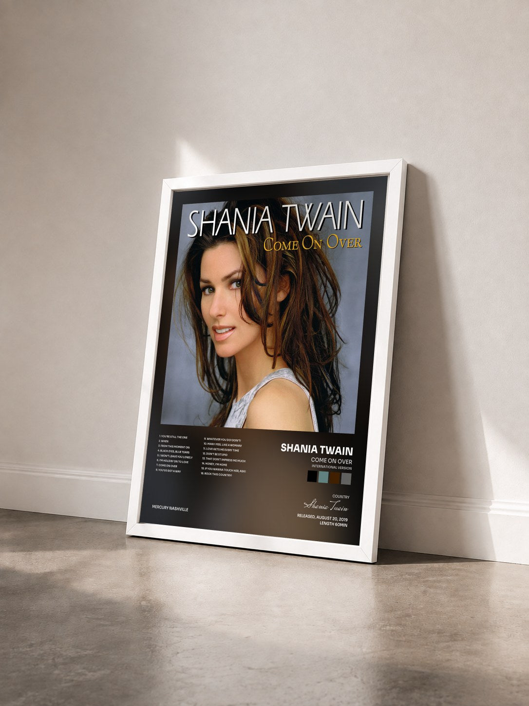 #blanc Tableau de l'album Come On Over (International Version) de Shania Twain vu de trois quarts, cadre blanc