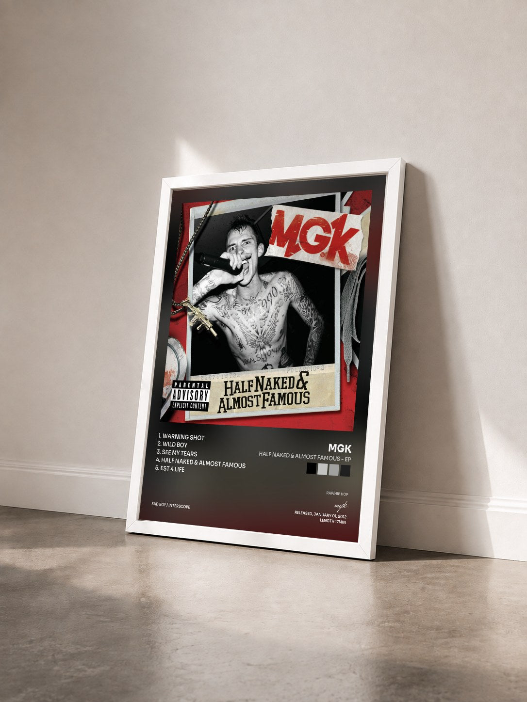 #blanc Tableau de l'album Half Naked & Almost Famous - EP de mgk vu de trois quarts, cadre blanc