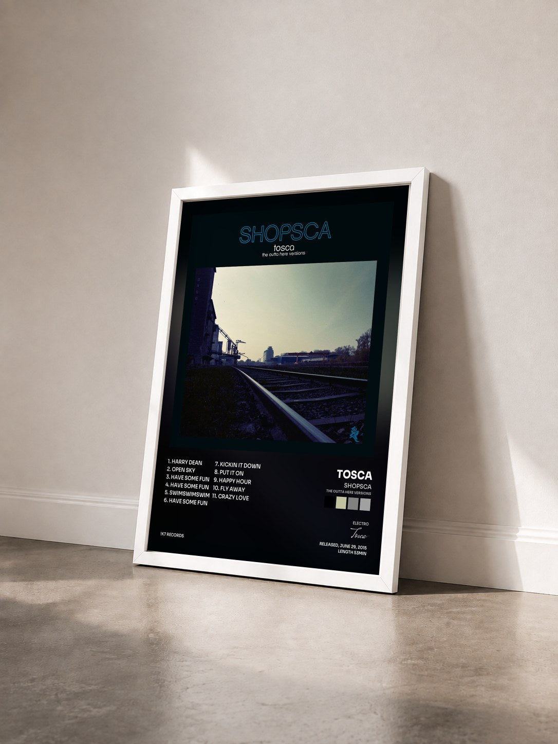 #blanc Tableau de l'album Shopsca (The Outta Here Versions) de Tosca vu de trois quarts, cadre blanc