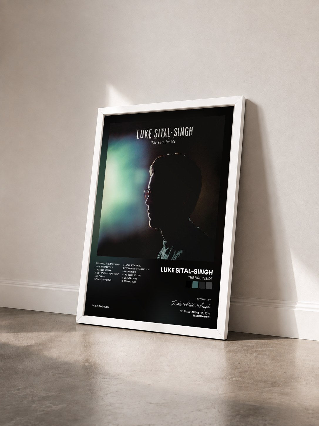 #blanc Tableau de l'album The Fire Inside de Luke Sital-Singh vu de trois quarts, cadre blanc