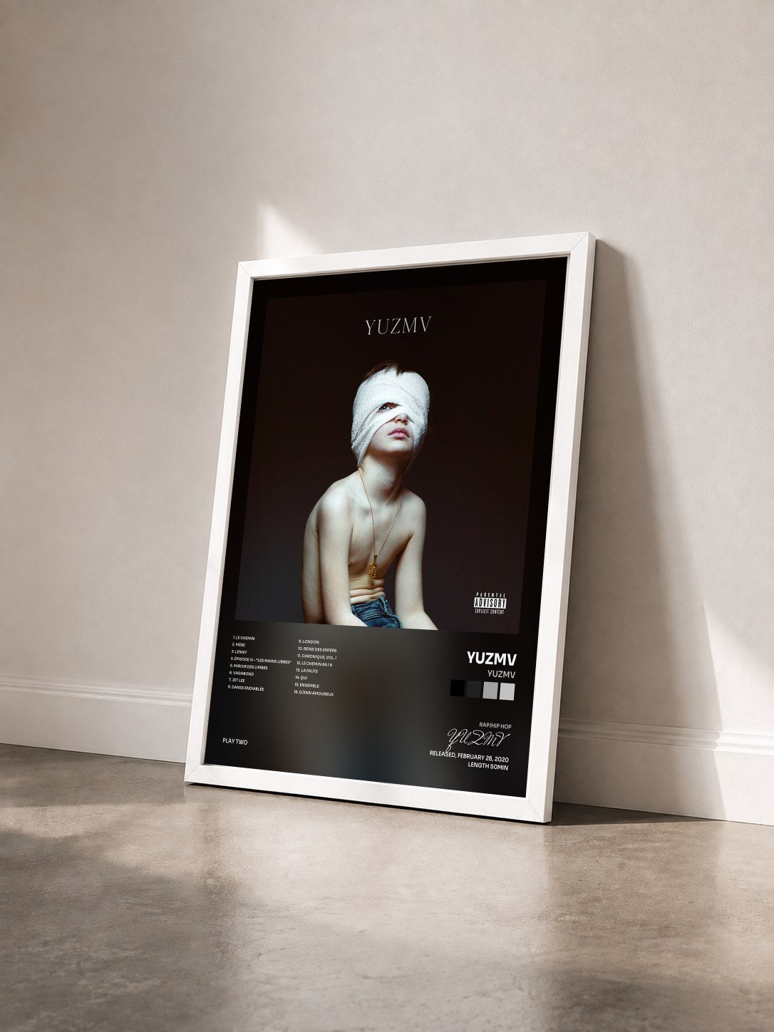#blanc Tableau de l'album Yuzmv de YUZMV vu de trois quarts, cadre blanc