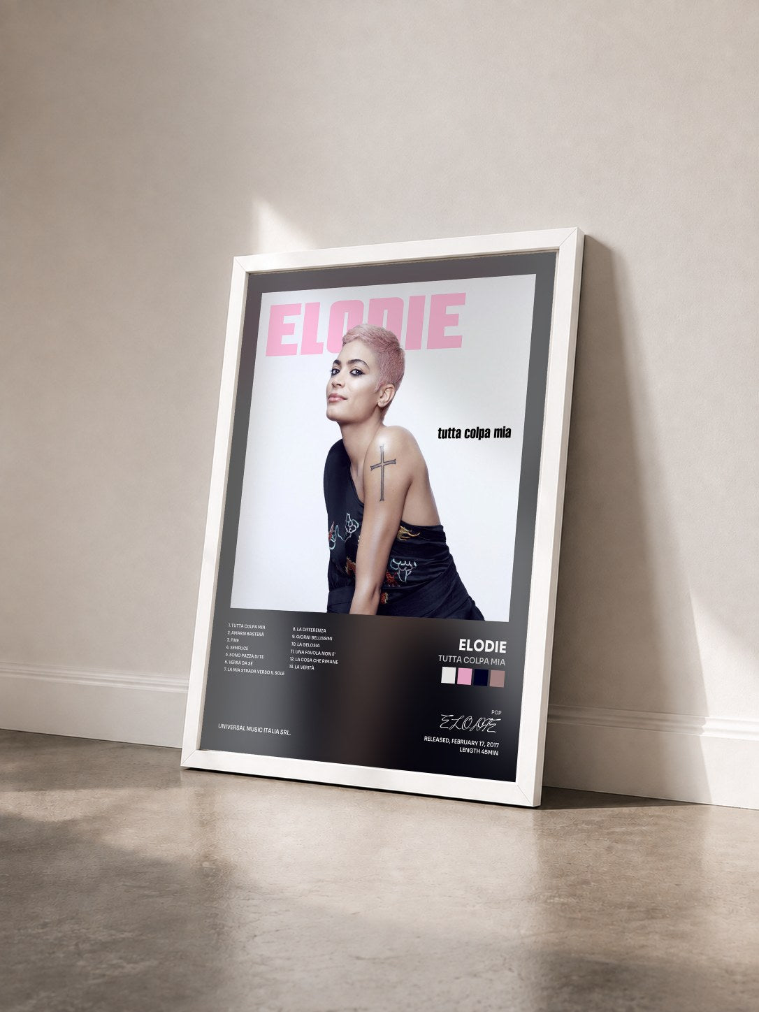 #blanc Tableau de l'album Tutta Colpa Mia de ELODIE vu de trois quarts, cadre blanc