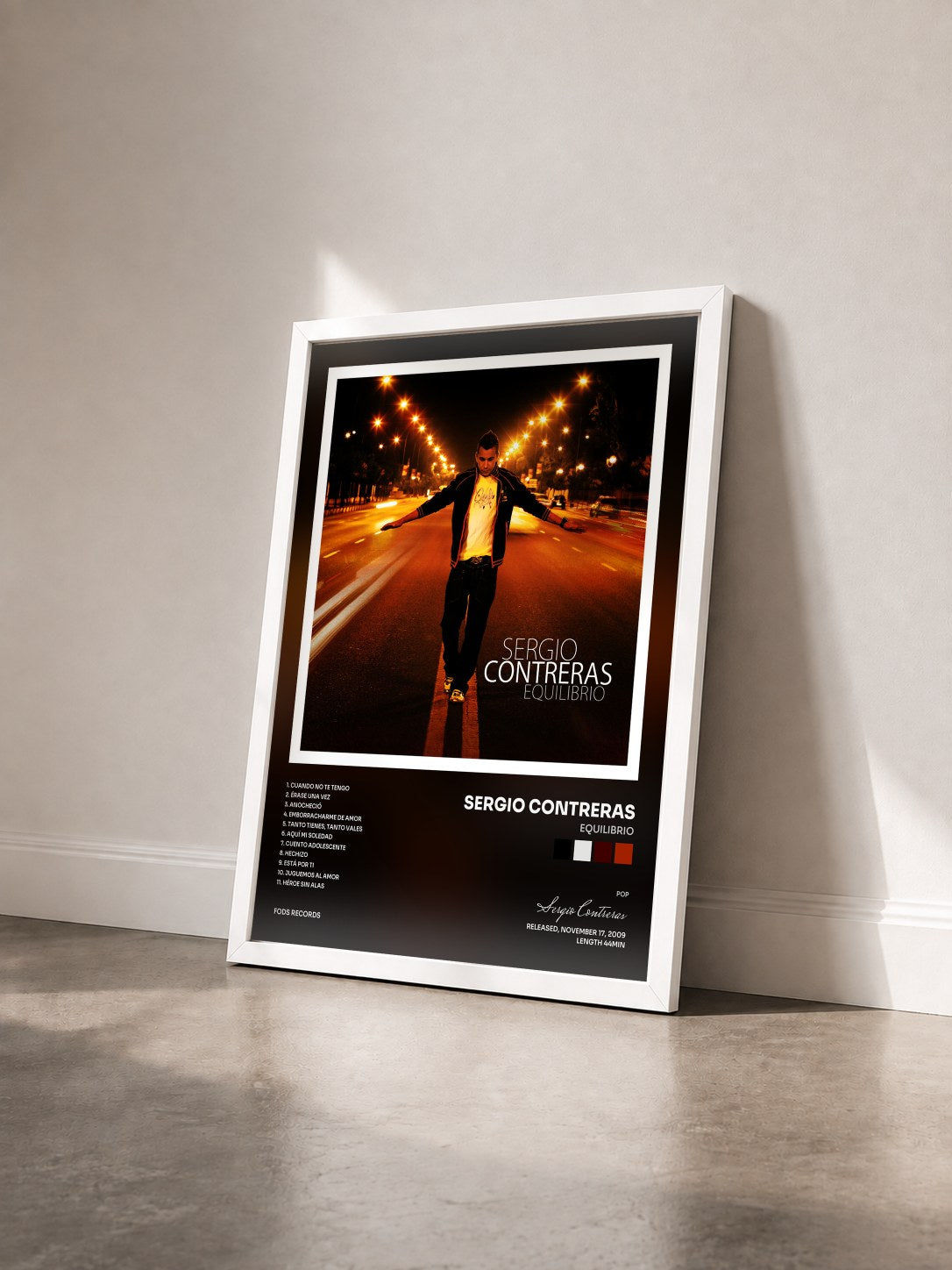 #blanc Tableau de l'album Equilibrio de Sergio Contreras vu de trois quarts, cadre blanc