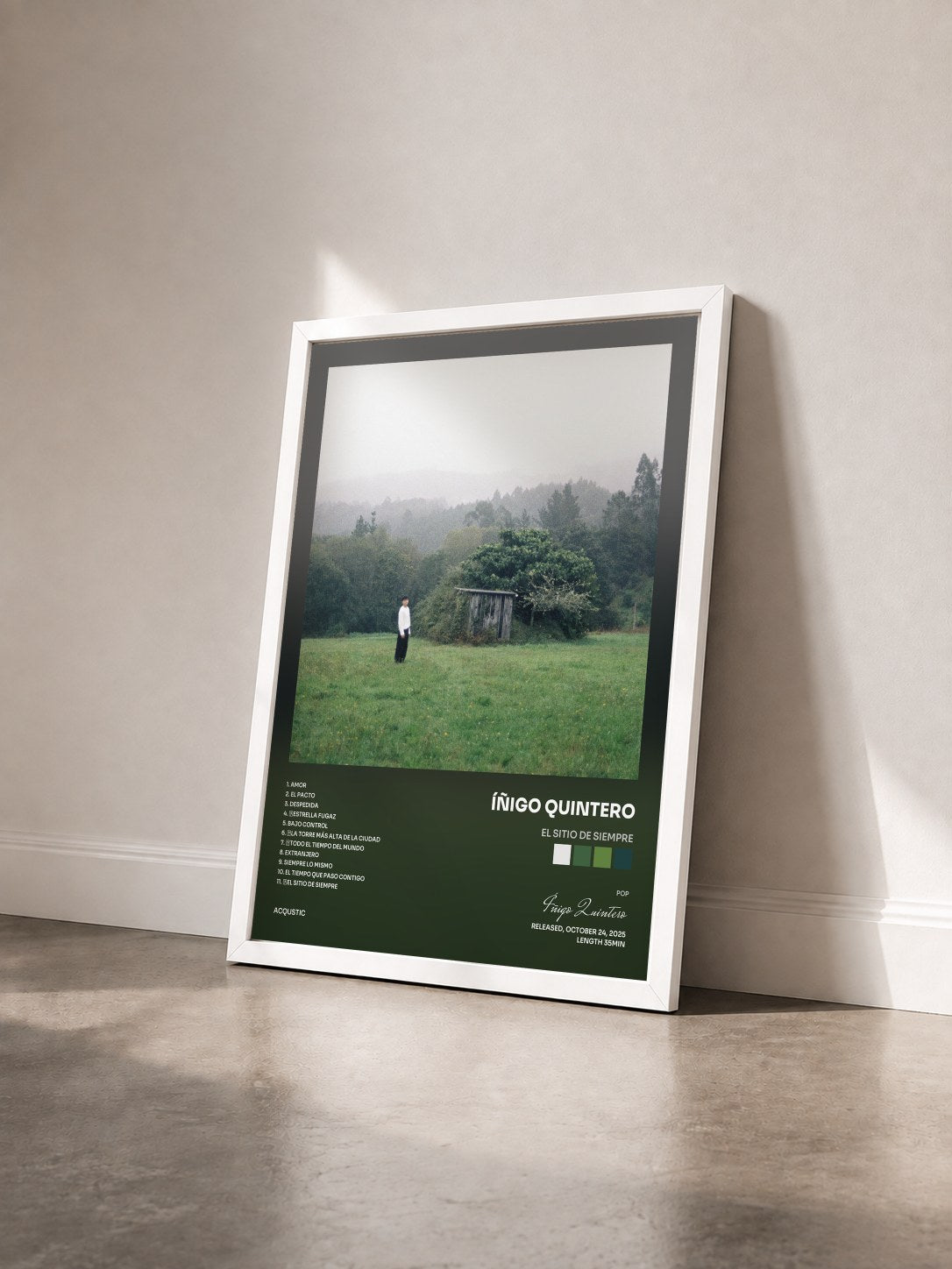 #blanc Tableau de l'album El Sitio de Siempre de Íñigo Quintero vu de trois quarts, cadre blanc