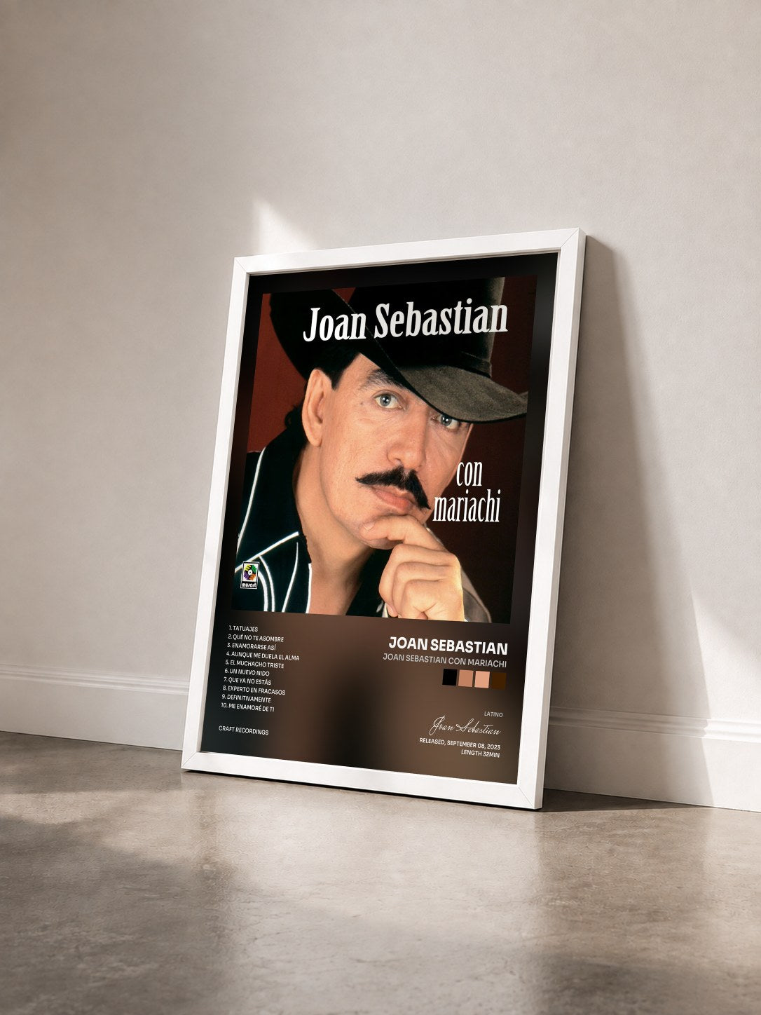 #blanc Tableau de l'album Joan Sebastian con Mariachi de Joan Sebastian vu de trois quarts, cadre blanc
