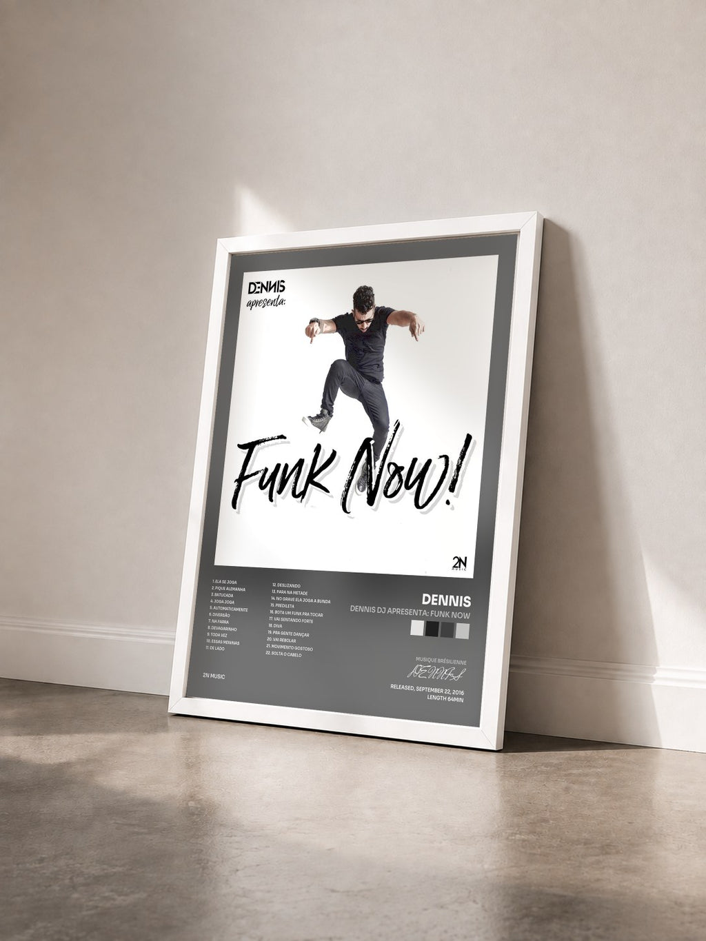 #blanc Tableau de l'album Dennis Dj Apresenta: Funk Now de DENNIS vu de trois quarts, cadre blanc