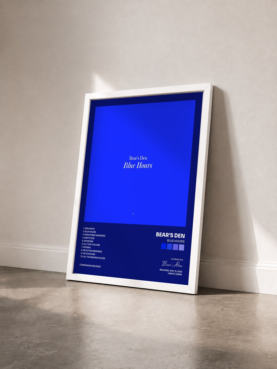 #blanc Tableau de l'album Blue Hours de Bear's Den vu de trois quarts, cadre blanc