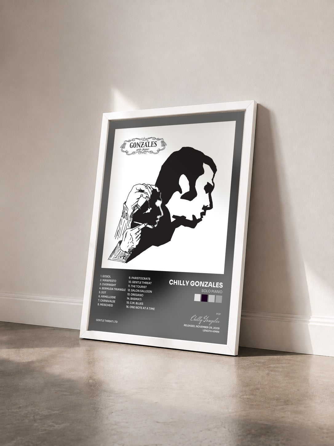 #blanc Tableau de l'album Solo Piano de Chilly Gonzales vu de trois quarts, cadre blanc