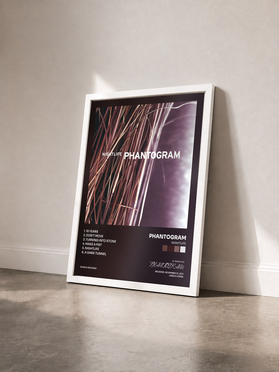 #blanc Tableau de l'album Nightlife de PHANTOGRAM vu de trois quarts, cadre blanc