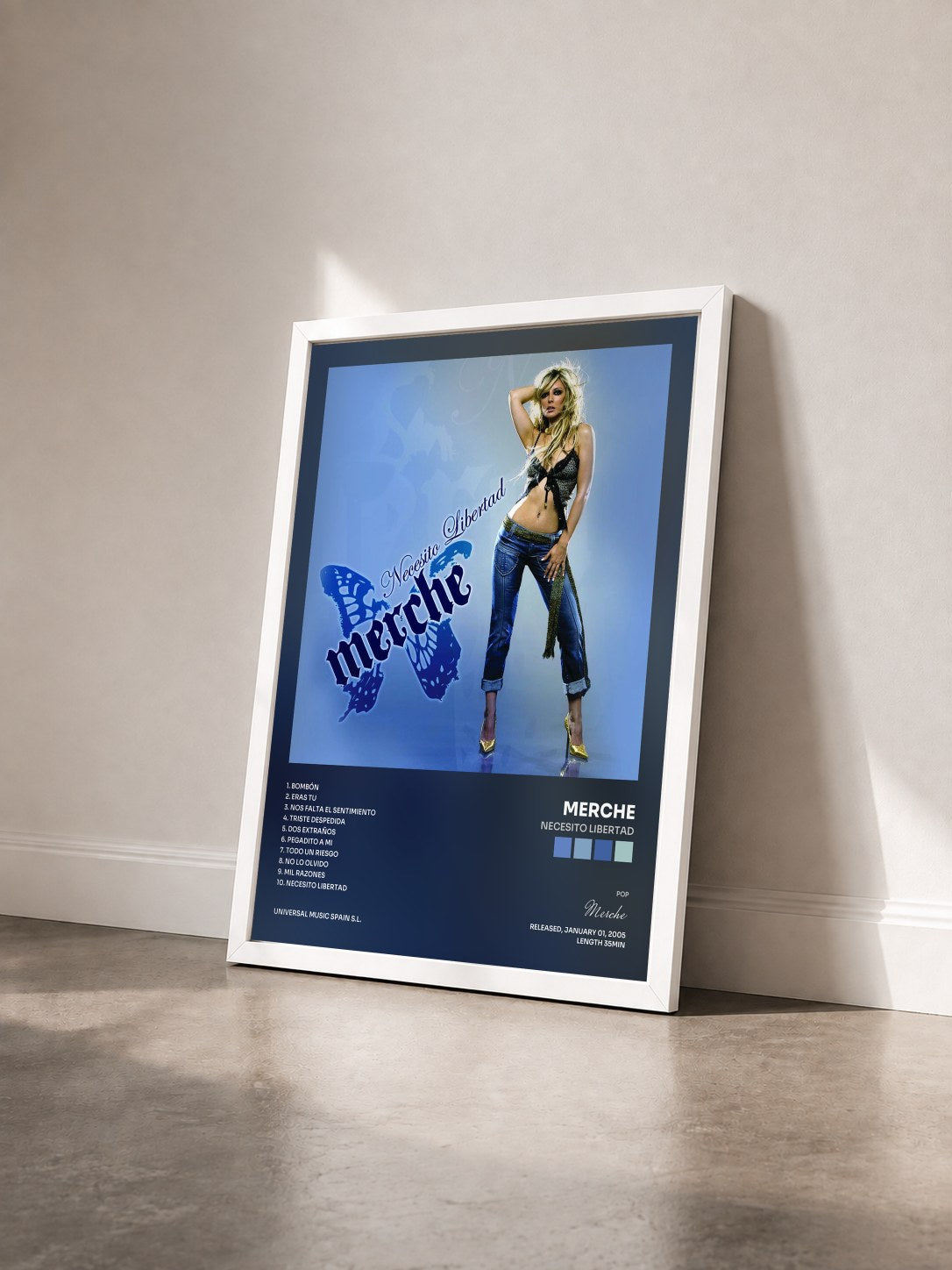 #blanc Tableau de l'album Necesito Libertad de Merche vu de trois quarts, cadre blanc