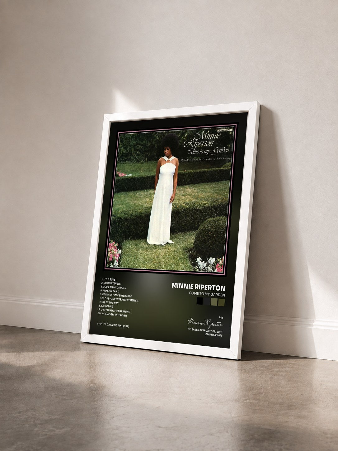#blanc Tableau de l'album Come To My Garden de Minnie Riperton vu de trois quarts, cadre blanc