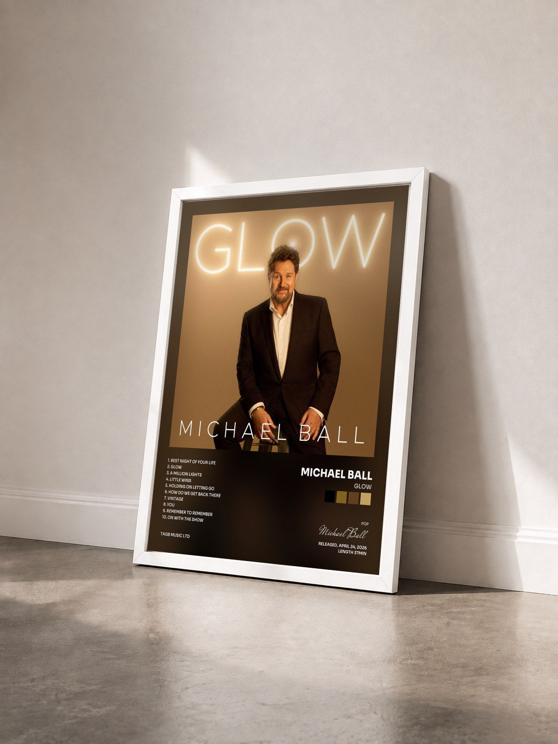 #blanc Tableau de l'album Glow de Michael Ball vu de trois quarts, cadre blanc