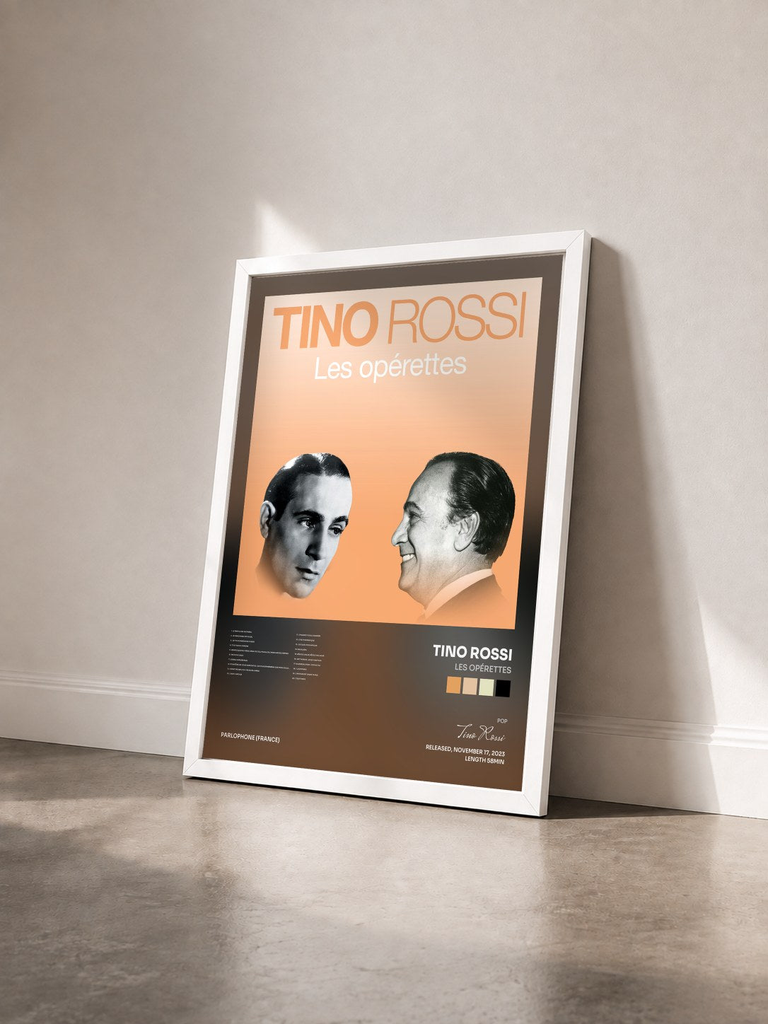 #blanc Tableau de l'album Les opérettes de Tino Rossi vu de trois quarts, cadre blanc