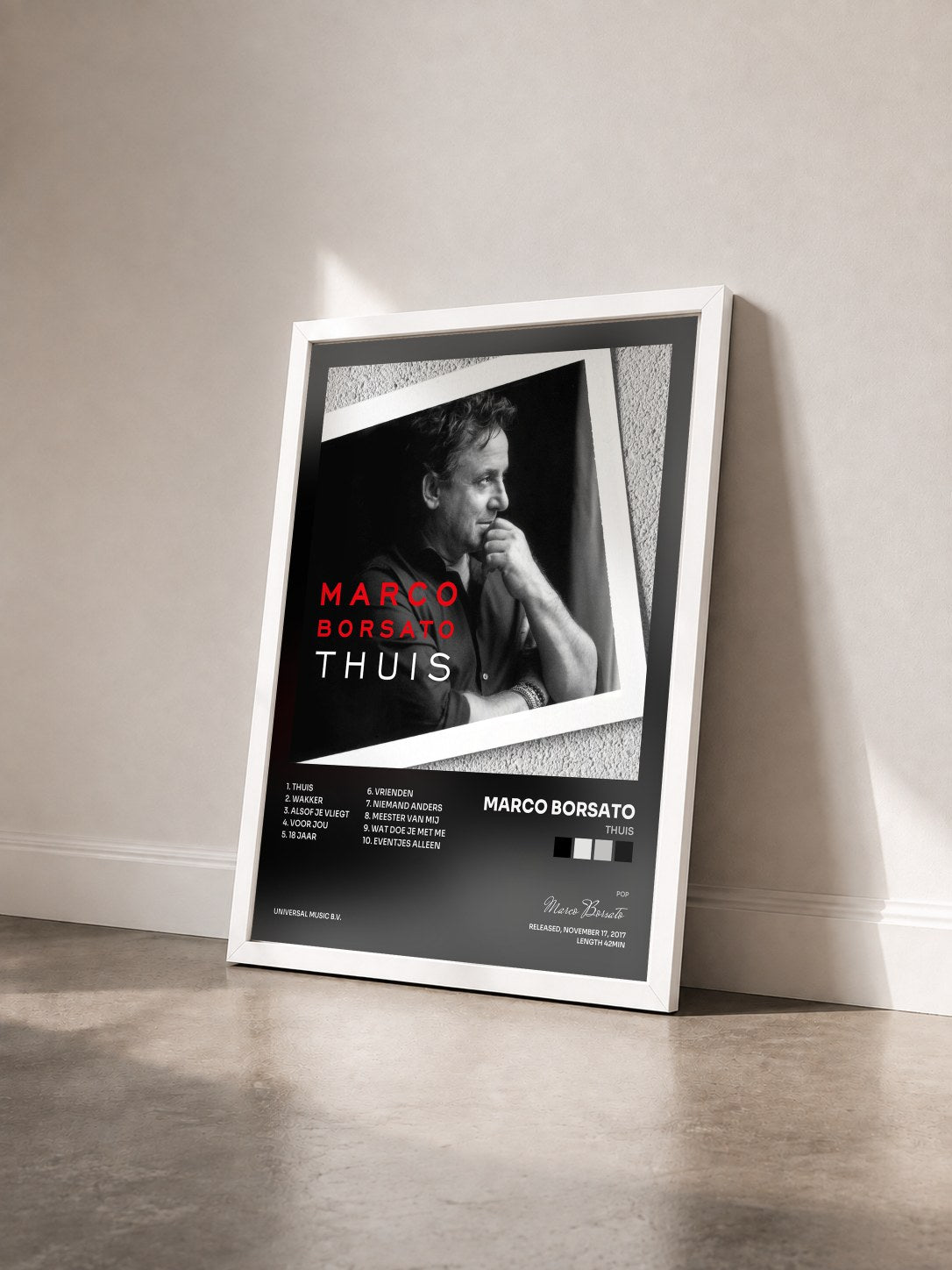 #blanc Tableau de l'album Thuis de Marco Borsato vu de trois quarts, cadre blanc