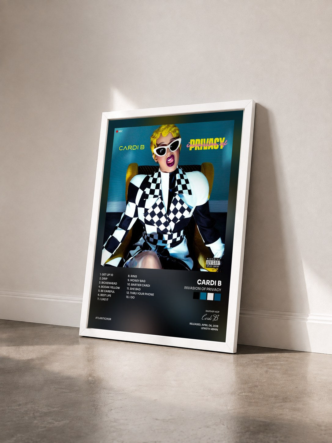 #blanc Tableau de l'album Invasion of Privacy de Cardi B vu de trois quarts, cadre blanc