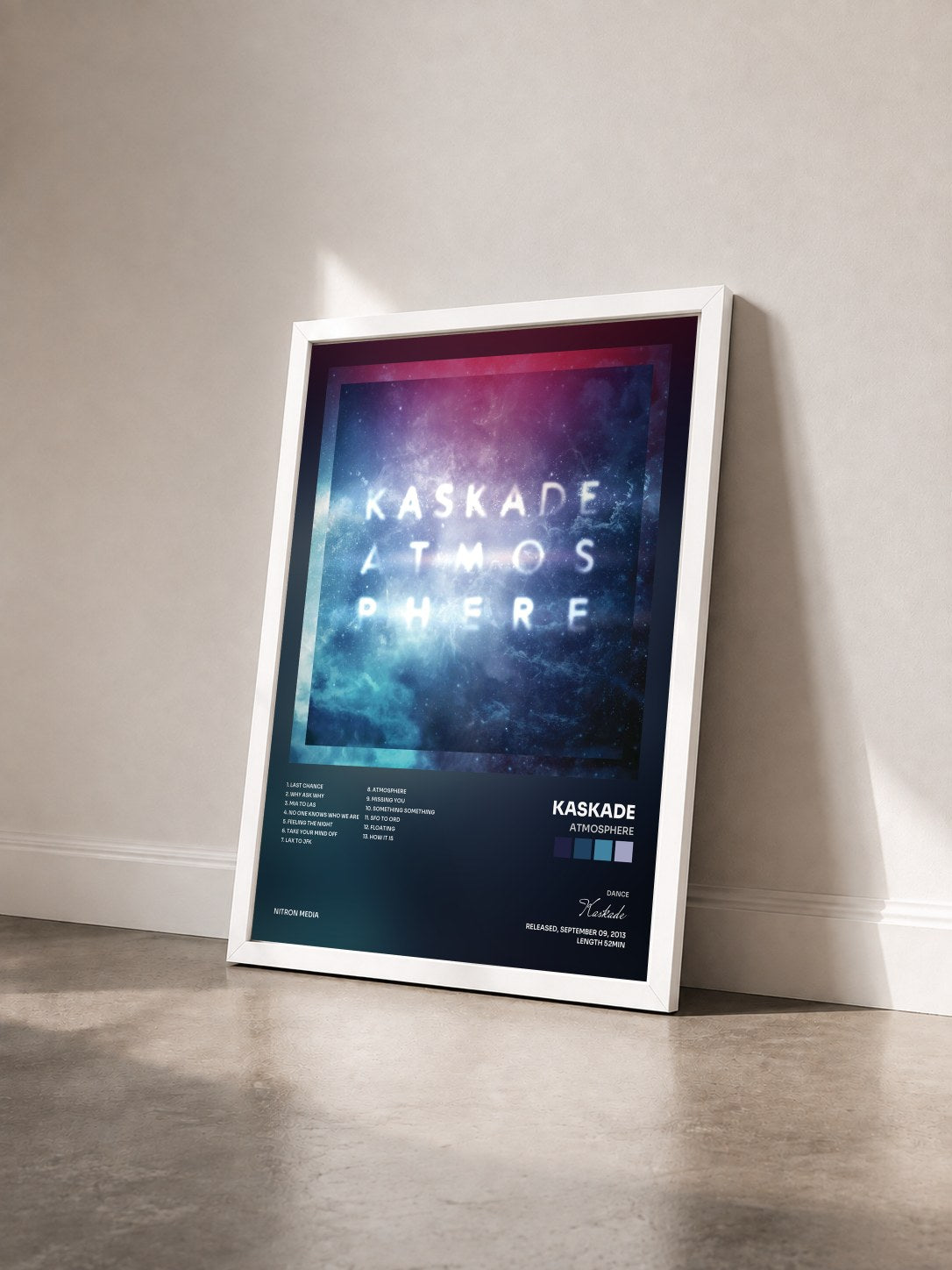 #blanc Tableau de l'album Atmosphere de Kaskade vu de trois quarts, cadre blanc