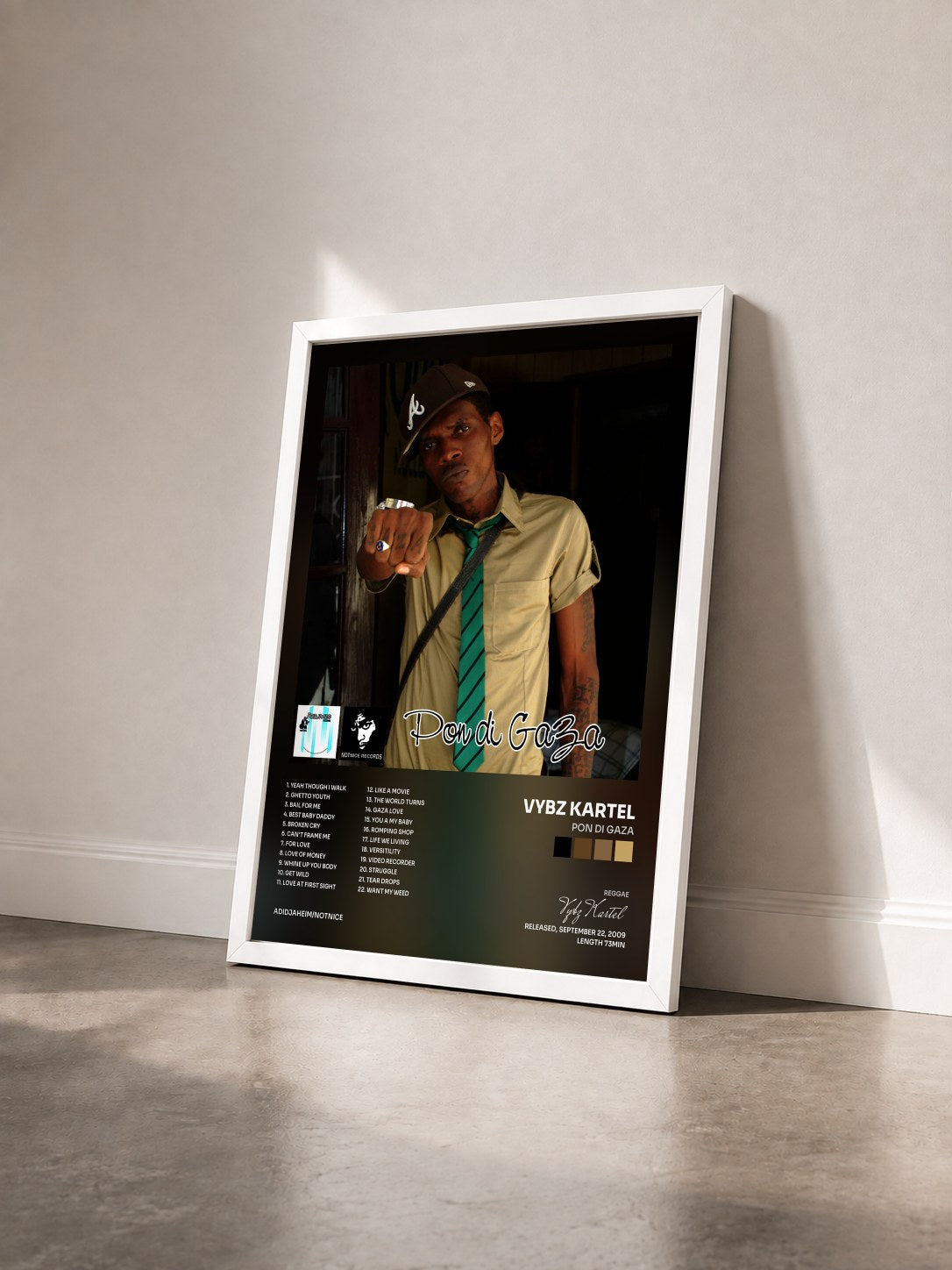 #blanc Tableau de l'album Pon di Gaza de Vybz Kartel vu de trois quarts, cadre blanc