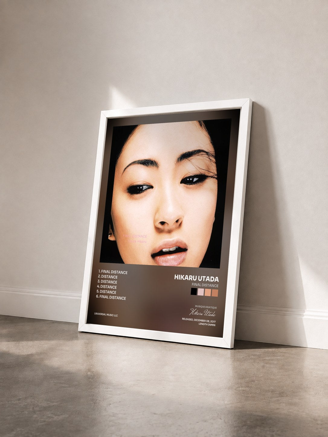 #blanc Tableau de l'album Final Distance de Hikaru Utada vu de trois quarts, cadre blanc