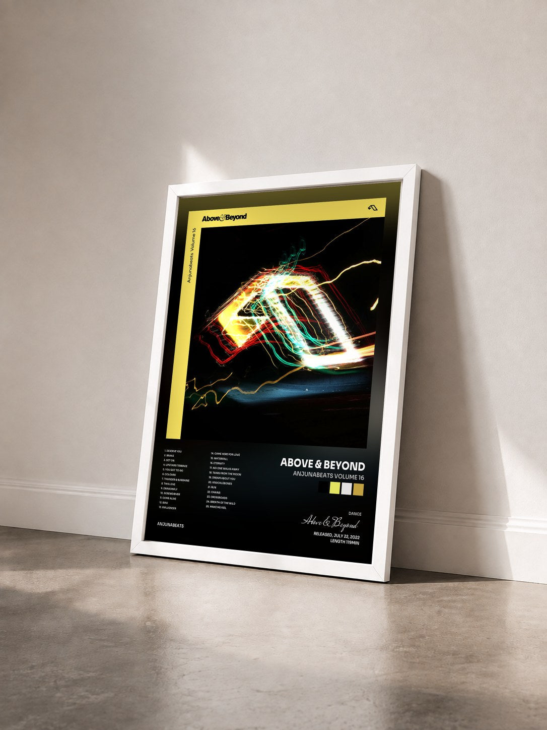 #blanc Tableau de l'album Anjunabeats Volume 16 de Above & Beyond vu de trois quarts, cadre blanc
