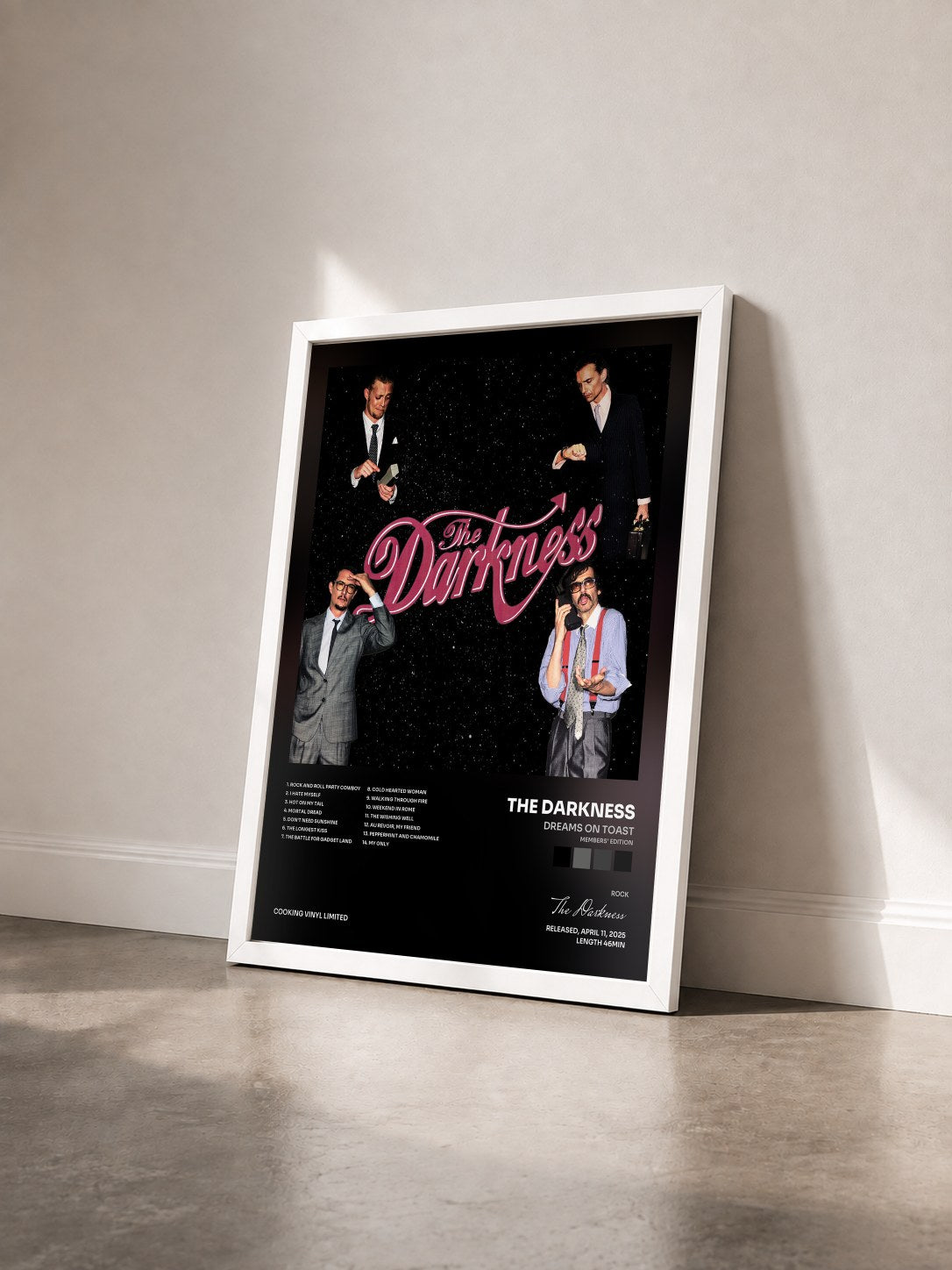 #blanc Tableau de l'album Dreams on Toast (Members' Edition) de The Darkness vu de trois quarts, cadre blanc