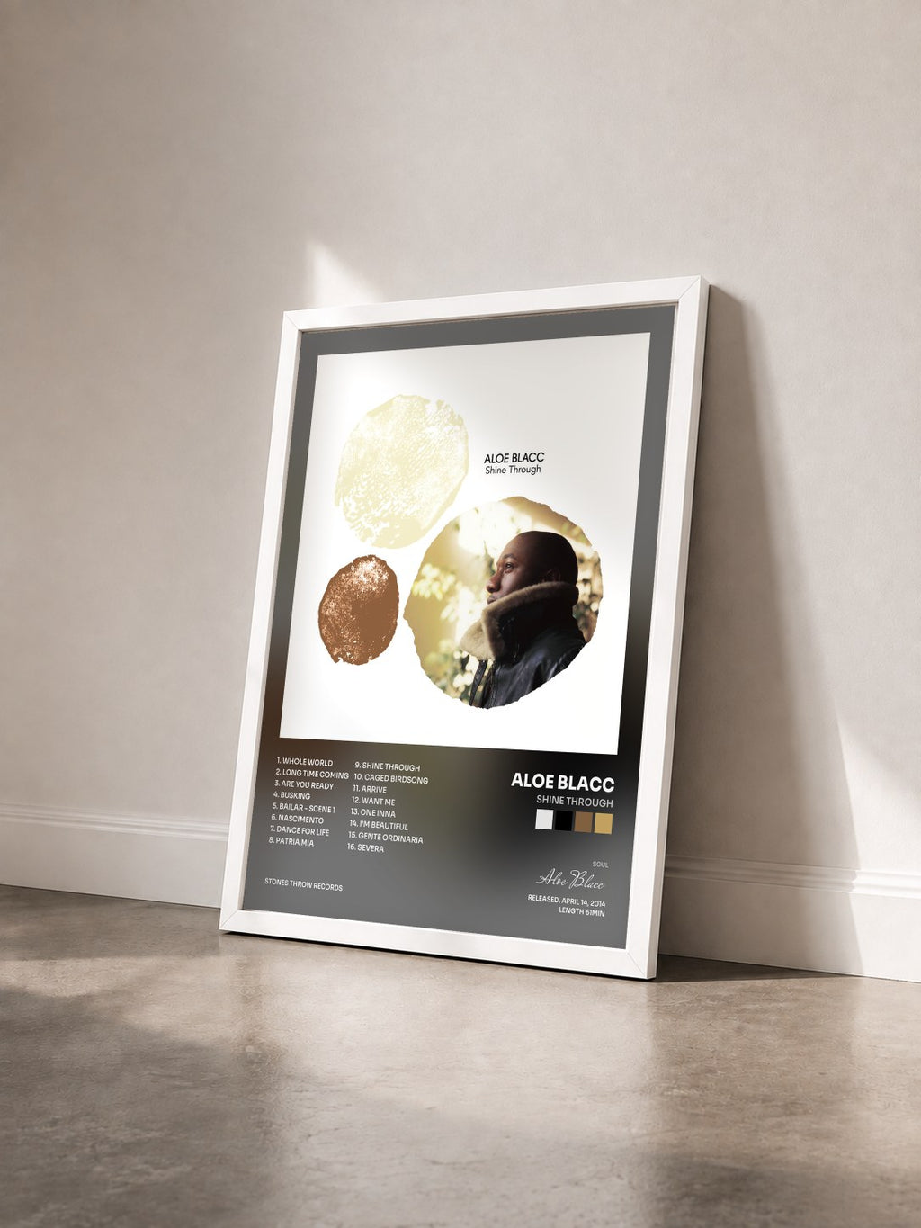 #blanc Tableau de l'album Shine Through de Aloe Blacc vu de trois quarts, cadre blanc